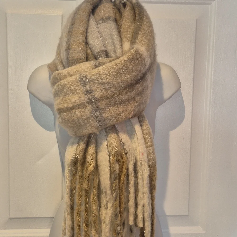 Steve Madden Tan and Cream Extremely Soft Plaid Wrap/scarf with Gold Threads